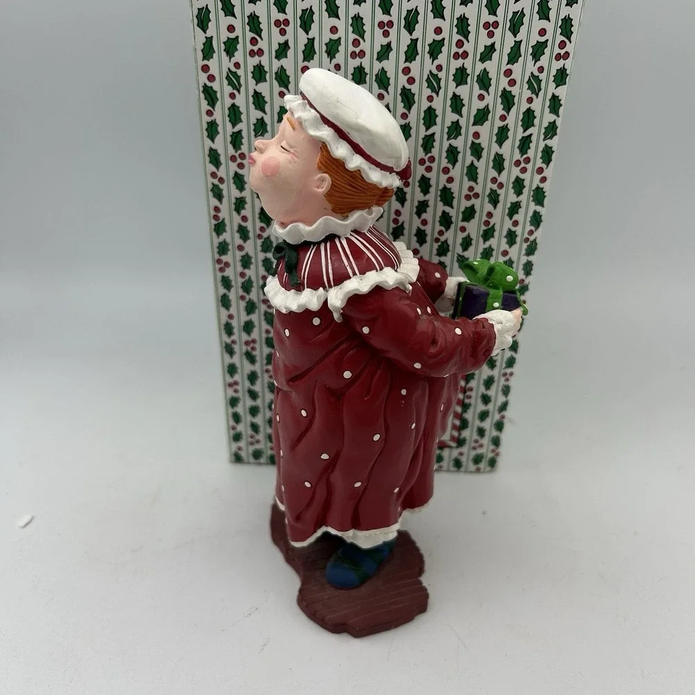 Department 56‎ Mama Figure All Through The House I Saw Mama Kissing Santa Claus